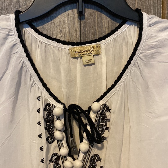 OneWorld Peasant Women’s White and Black Embroidered Top. Size Medium. - Picture 6 of 6